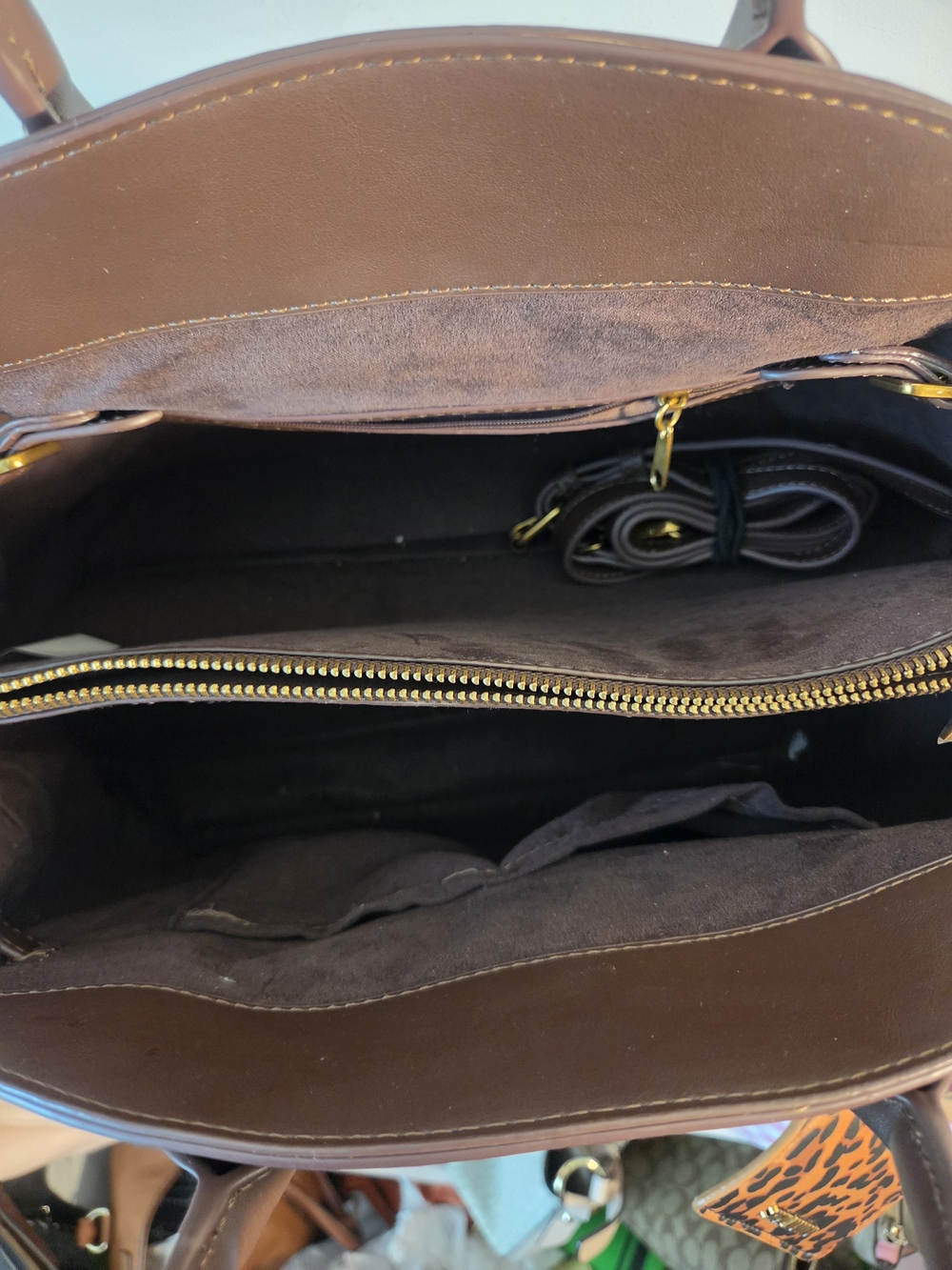 Steve Madden Classic Brown Leather Satchel Handbag with Gold Hardware - Picture 2 of 4